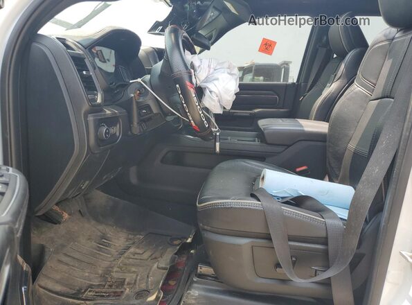 3C63RRRL2RG184068 2024 RAM 3500 White Front interior view