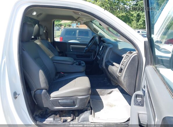3C6JR7DT4KG646901 2019 RAM 1500 CLASSIC White Front interior view