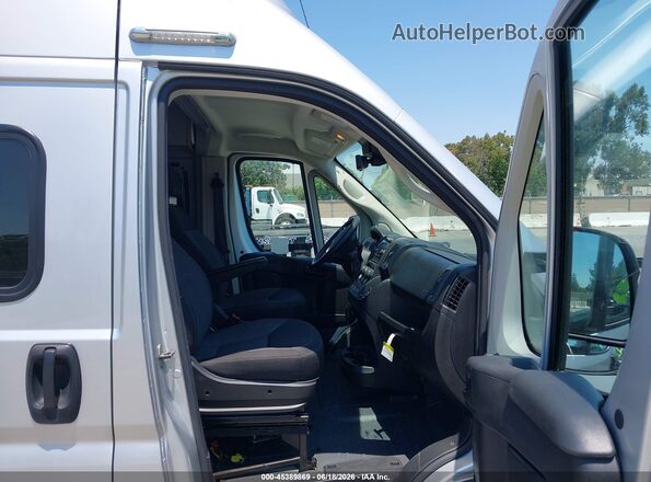 3C6LRVDG3ME582882 2021 RAM PROMASTER 2500 Silver Front interior view