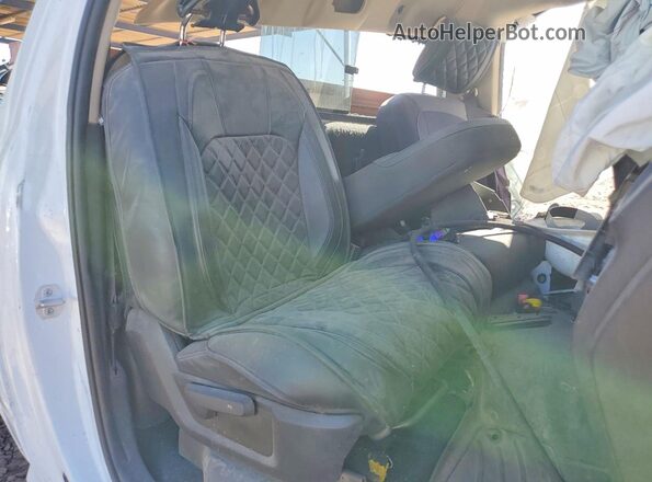 3C6MR4AJ2KG548125 2019 RAM 2500 White Vista de los asientos traseros
