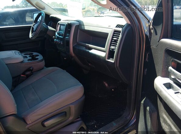 3C6RR6KT4HG591973 2017 RAM 1500 Gray Вид салону спереду