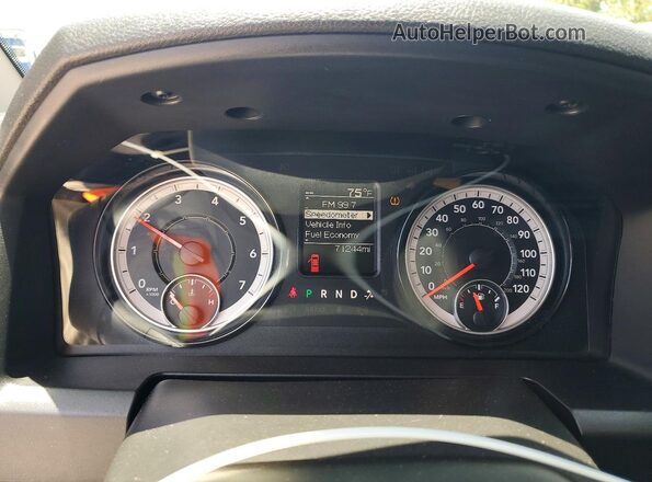 3C6RR7KG8NG310780 2022 RAM 1500 Red Սարքավորումների վահանակի տեսք