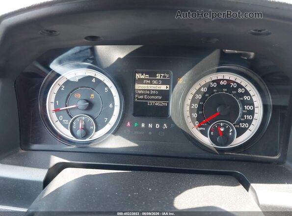 3C6RR7KT5HG607975 2017 RAM 1500 Black Vista de los asientos traseros