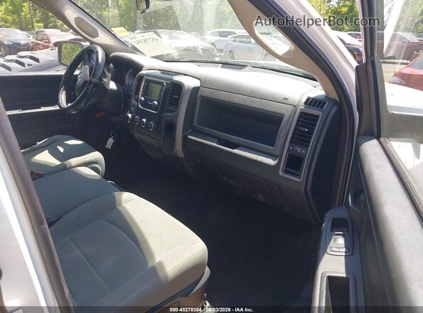 3C6RR7KT6HG792831 2017 RAM 1500 White Widok wnętrza z przodu