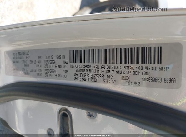 3C6RR7KT6HG792831 2017 RAM 1500 White Widok komory silnika