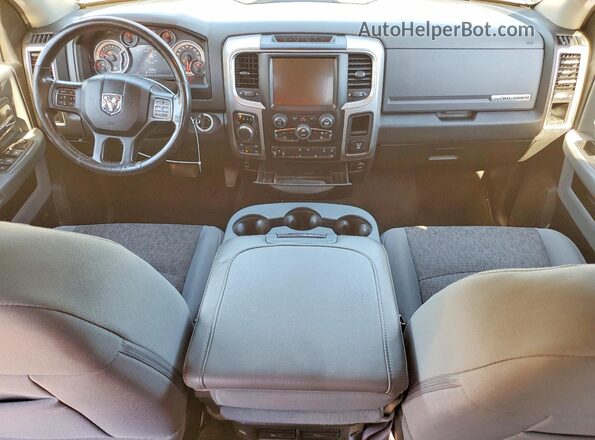 3C6RR7LT2HG595167 2017 RAM 1500 Серый Вид панели приборов