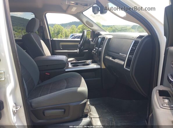 3C6RR7LT4HG565264 2017 RAM 1500 White Vista interior delantera