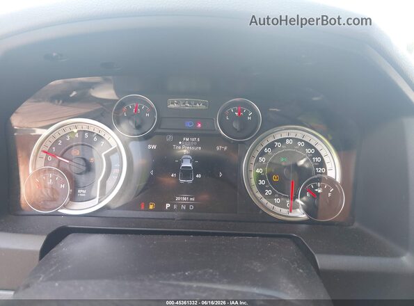 3C6RR7LT4HG565264 2017 RAM 1500 White Vista de los asientos traseros