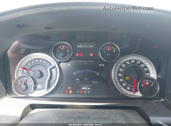 3C6RR7LT8HG738736 2017 RAM 1500 Темно-бордовый Вид задних сидений
