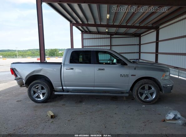 3C6RR7LT9HG659589 2017 RAM 1500 Silver Vista interior trasera