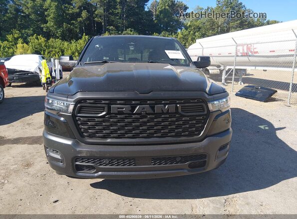 3C6RRFGG3S4161579 2025 RAM 1500 Black Widok wnętrza z tyłu