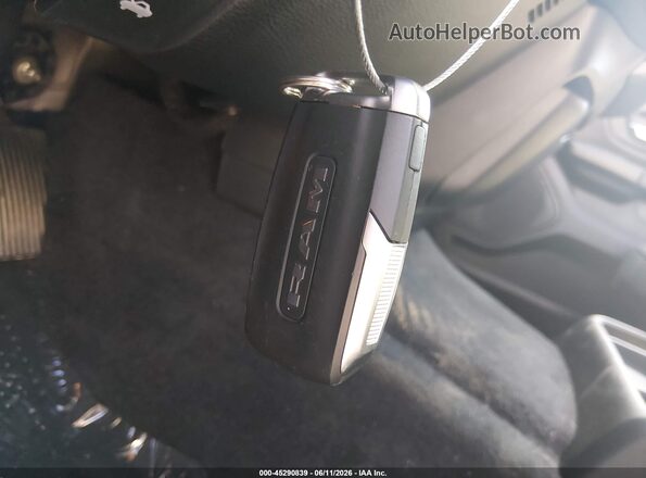 3C6RRFGG3S4161579 2025 RAM 1500 Black Widok deski rozdzielczej