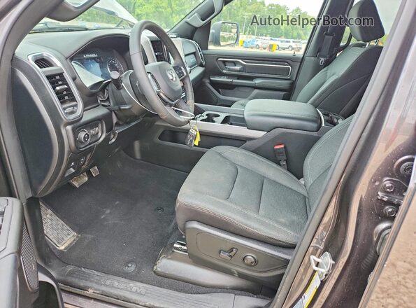 3C6SRFFP1T4170298 2026 RAM 1500 Gray წინა სალონის ხედი