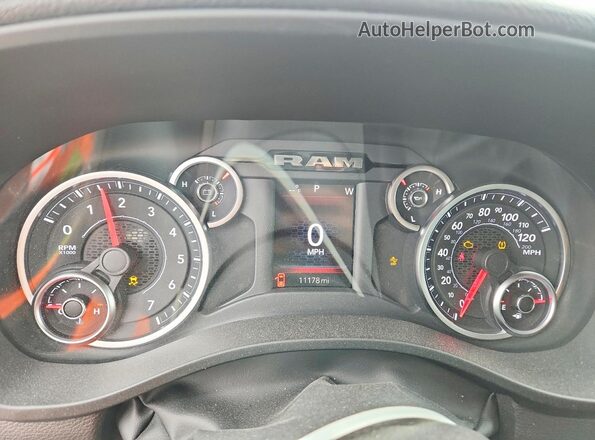 3C6SRFGP0T4156987 2026 RAM 1500 White Instrument cluster view