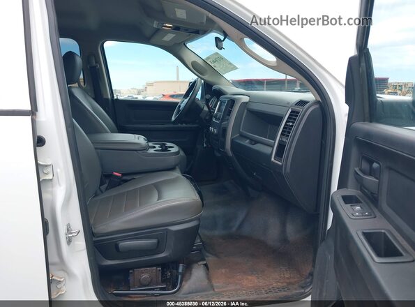 3C6TR4HT8JG282238 2018 RAM 2500 White Вид салону спереду