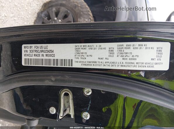3C6TR5CJ9RG234254 2024 RAM 2500 Black Widok komory silnika
