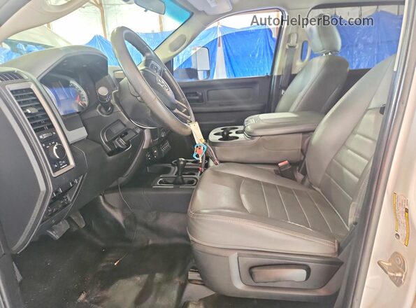 3C6TR5CT8JG306678 2018 RAM 2500 White Front interior view