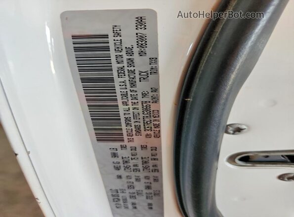 3C6TR5CT8JG306678 2018 RAM 2500 White Engine compartment view
