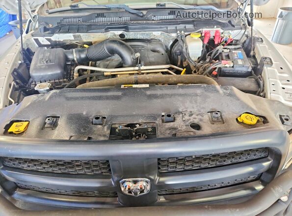 3C6TR5CT8JG306678 2018 RAM 2500 White Rear interior view