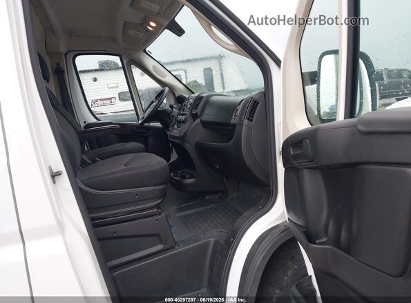 3C6TRVCGXKE539574 2019 RAM PROMASTER 2500 Белый Вид салона спереди