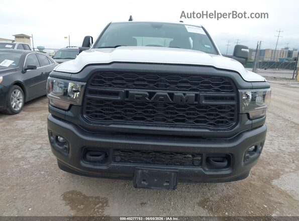 3C6UR4HJ4RG192373 2024 RAM 2500 White Widok zestawu wskaźników