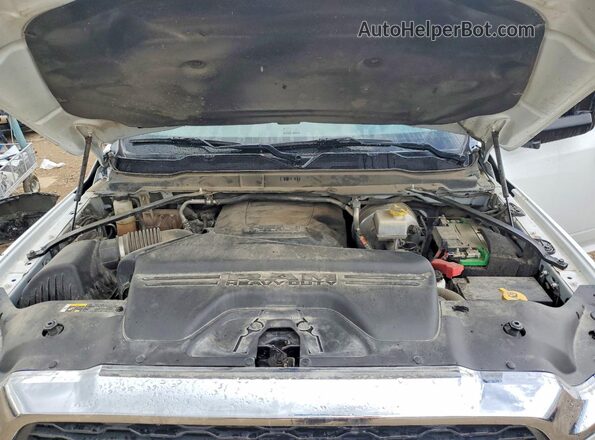 3C6UR5CJ2NG250522 2022 RAM 2500 White Vista interior trasera