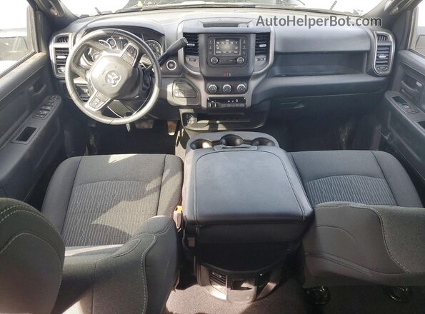 3C6UR5CL1RG410820 2024 RAM 2500 Серебряный Вид панели приборов