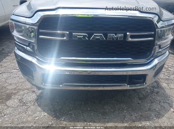 3C6UR5CL3RG330967 2024 RAM 2500 Gray Widok z przodu