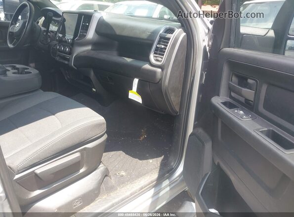 3C6UR5CL3RG330967 2024 RAM 2500 Gray Widok wnętrza z przodu
