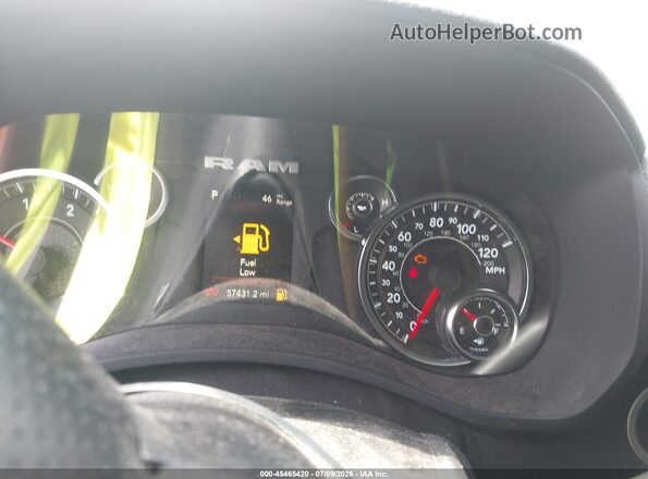 3C6UR5CL3RG330967 2024 RAM 2500 Gray Widok tylnych siedzeń
