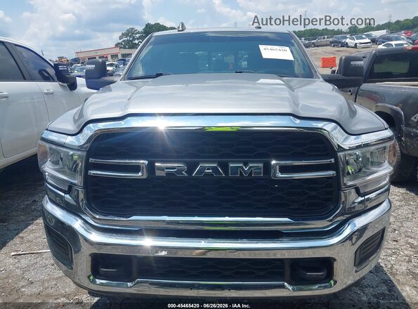 3C6UR5CL3RG330967 2024 RAM 2500 Gray Widok zestawu wskaźników