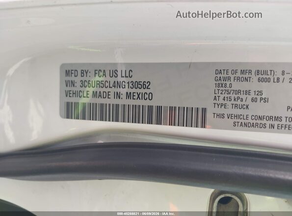 3C6UR5CL4NG130562 2022 RAM 2500 White Engine compartment view