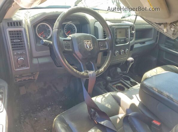 3C6UR5CL6GG268963 2016 RAM 2500 White Вид панелі приладів