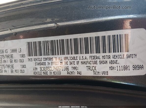 3C6UR5CL7HG571106 2017 RAM 2500 Gray Engine compartment view