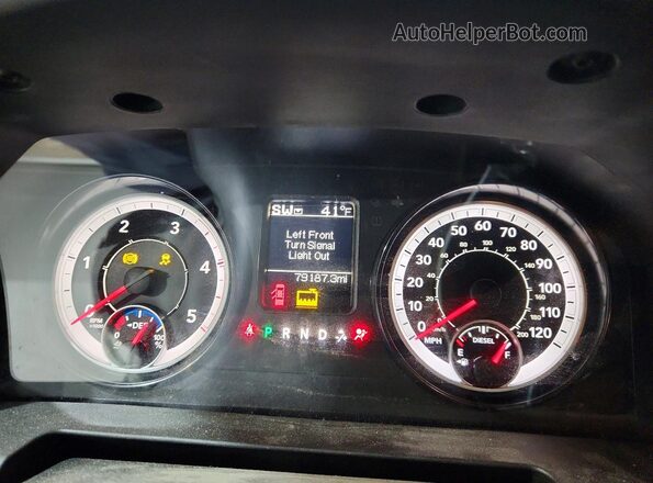 3C6UR5DL4JG380103 2018 RAM 2500 White Вид щитка приладів