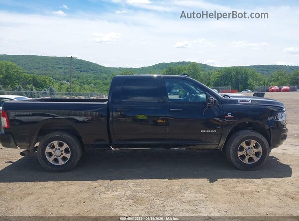 3C6UR5DL4RG252746 2024 RAM 2500 Black Rear interior view