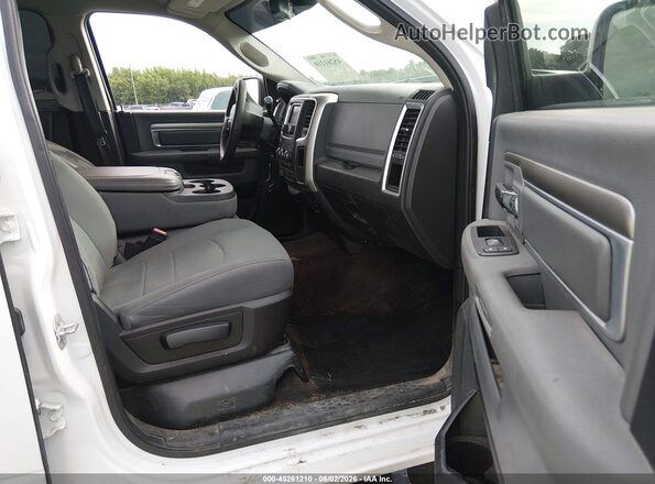 3C6UR5DL5GG151759 2016 RAM 2500 Белый Вид салона спереди