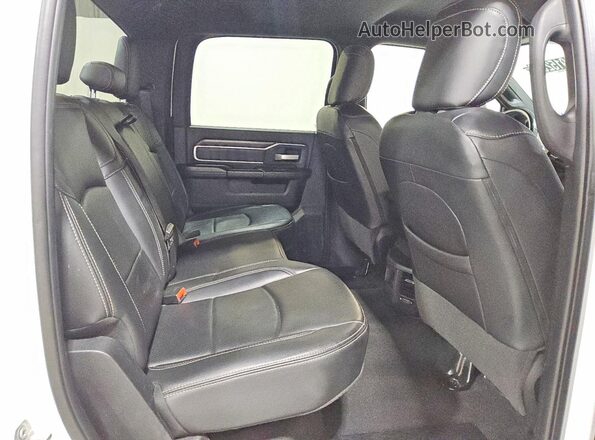3C6UR5DL6RG100807 2024 RAM 2500 White Вид задньої частини салону