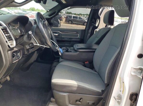 3C6UR5DL7NG322203 2022 RAM 2500 White Front interior view