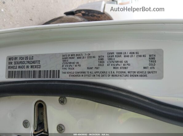 3C6UR5DL7RG340772 2024 RAM 2500 White Շարժիչի բաժամունքի տեսք