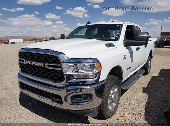 3C6UR5DLXRG153977 2024 RAM 2500 Белый Передняя левая четверть