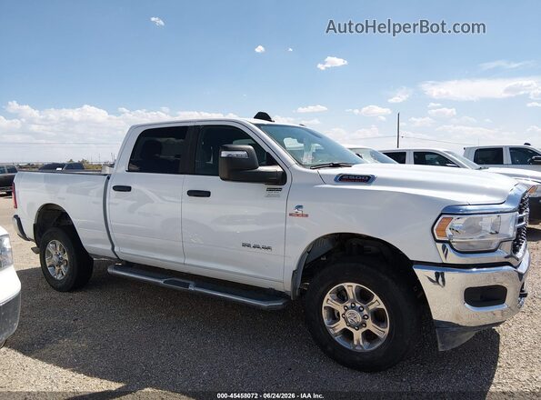 3C6UR5DLXRG153977 2024 RAM 2500 Белый Вид задней части салона