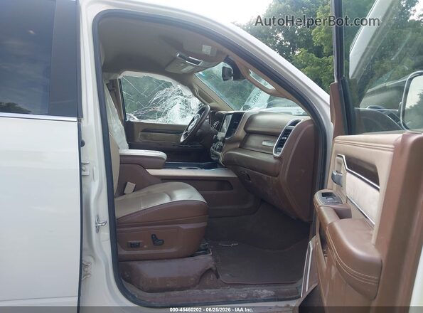 3C6UR5FJ1NG423653 2022 RAM 2500 White Widok wnętrza z przodu