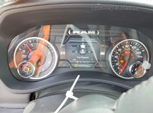 3C6UR5FL6RG131472 2024 RAM 2500 Silver Instrument cluster view