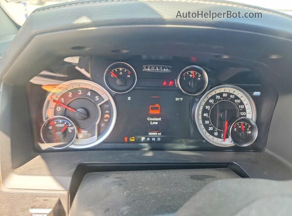 3C6UR5FL7JG191118 2018 RAM 2500 Burgundy Սարքավորումների վահանակի տեսք