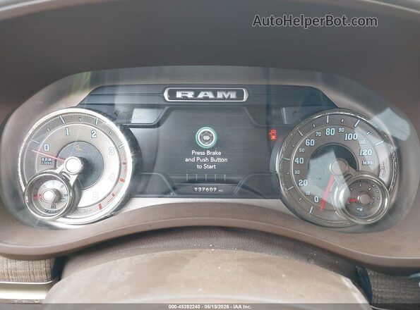 3C6UR5GL4KG709072 2019 RAM 2500 Black Vista de los asientos traseros