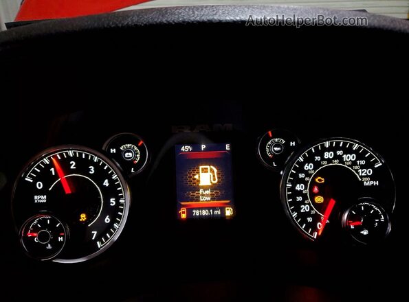 3C6UR5HJ6RG139745 2024 RAM 2500 Red ხელსაწყოთა პანელის ხედი