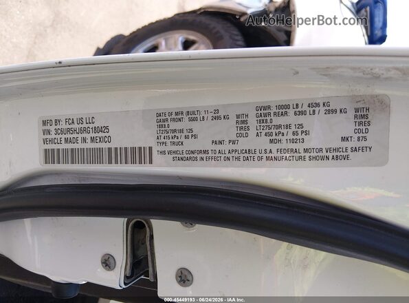 3C6UR5HJ6RG180425 2024 RAM 2500 White Vista del compartimento del motor