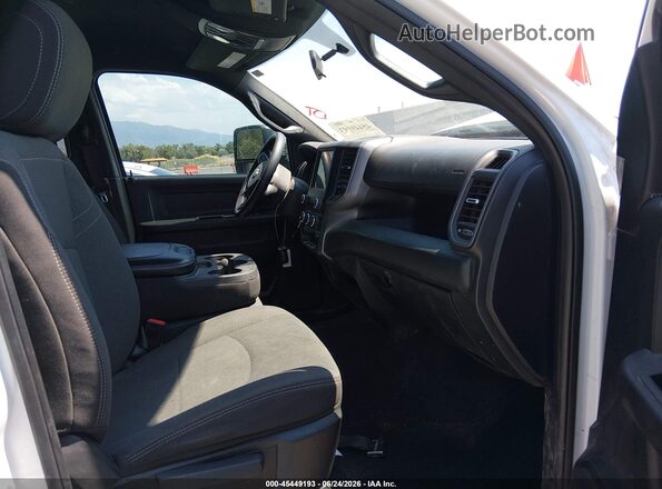 3C6UR5HJ6RG180425 2024 RAM 2500 White Vista interior delantera