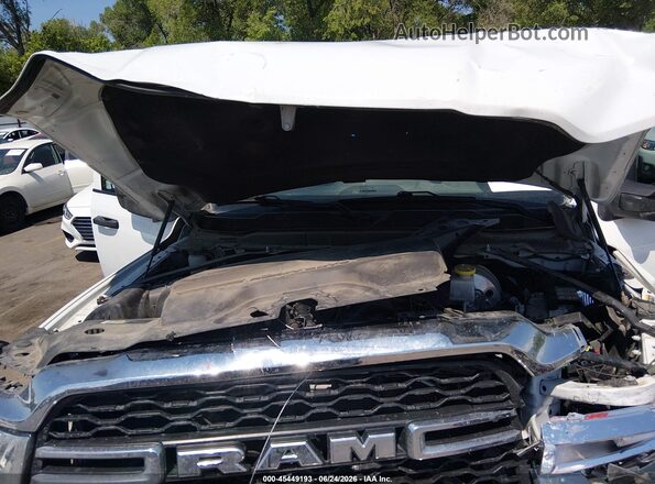 3C6UR5HJ6RG180425 2024 RAM 2500 White Vista trasera